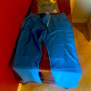 FULL SET CLOUD BLUE BRAND NEW NEVER WORN FIGS SCRUBS